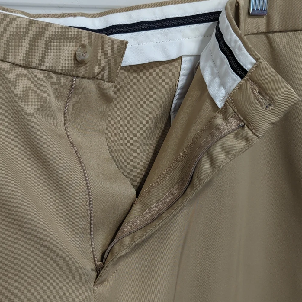 DOCKERS Premium Golf Brown Tan Short Size 44 Waist