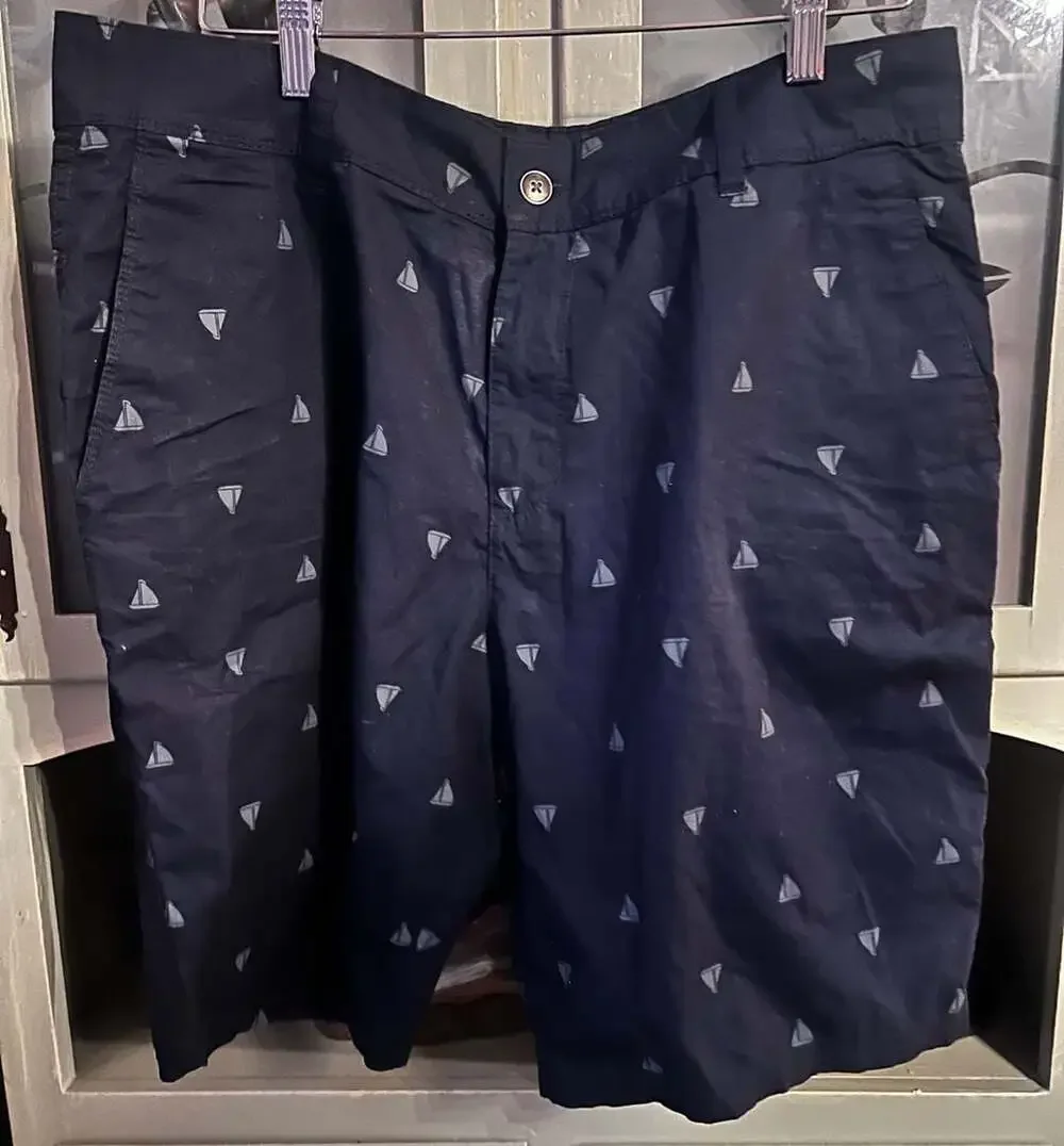 TRUNKS Classic Chino Navy Blue Sailboat Print Shorts Size 34