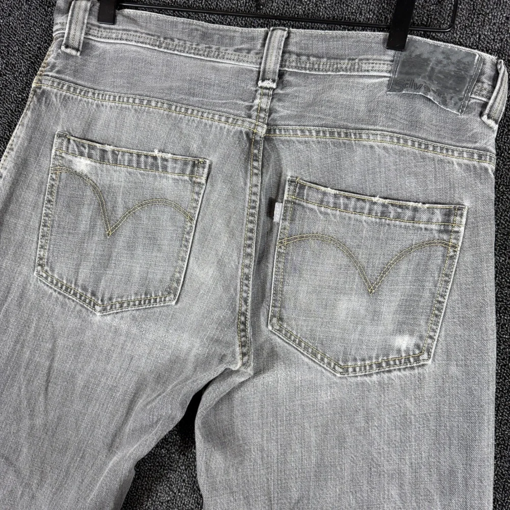 Levis SilverTab ships usps