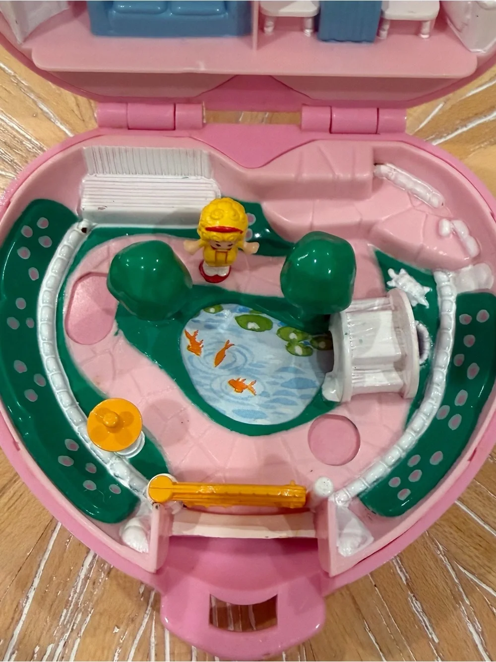 1989 Country Cottage Polly Pocket Bluebird w doll