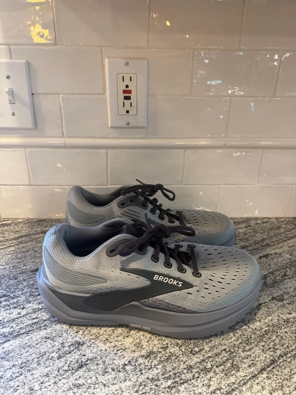 Men’s Brooks Ghost Max 3 Size 8.5 4E/Extra Wide
