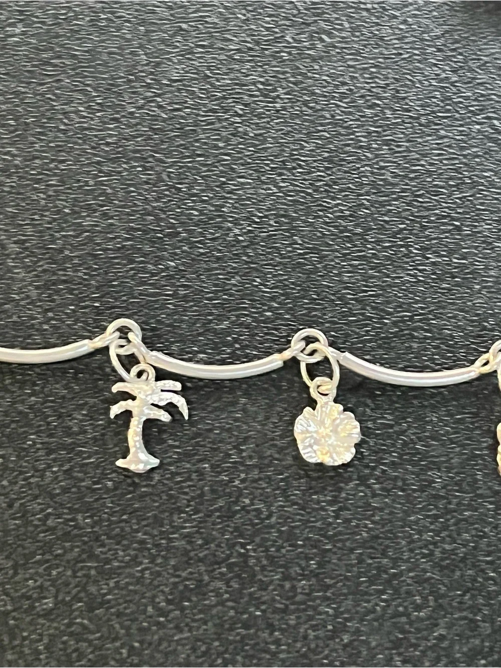 Sterling silver tropical theme anklet. 10”. Starfish, palm trees, pineapple.6.5g