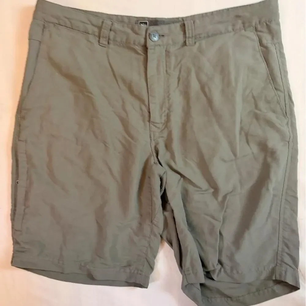 N/A 34 shorts polyester
