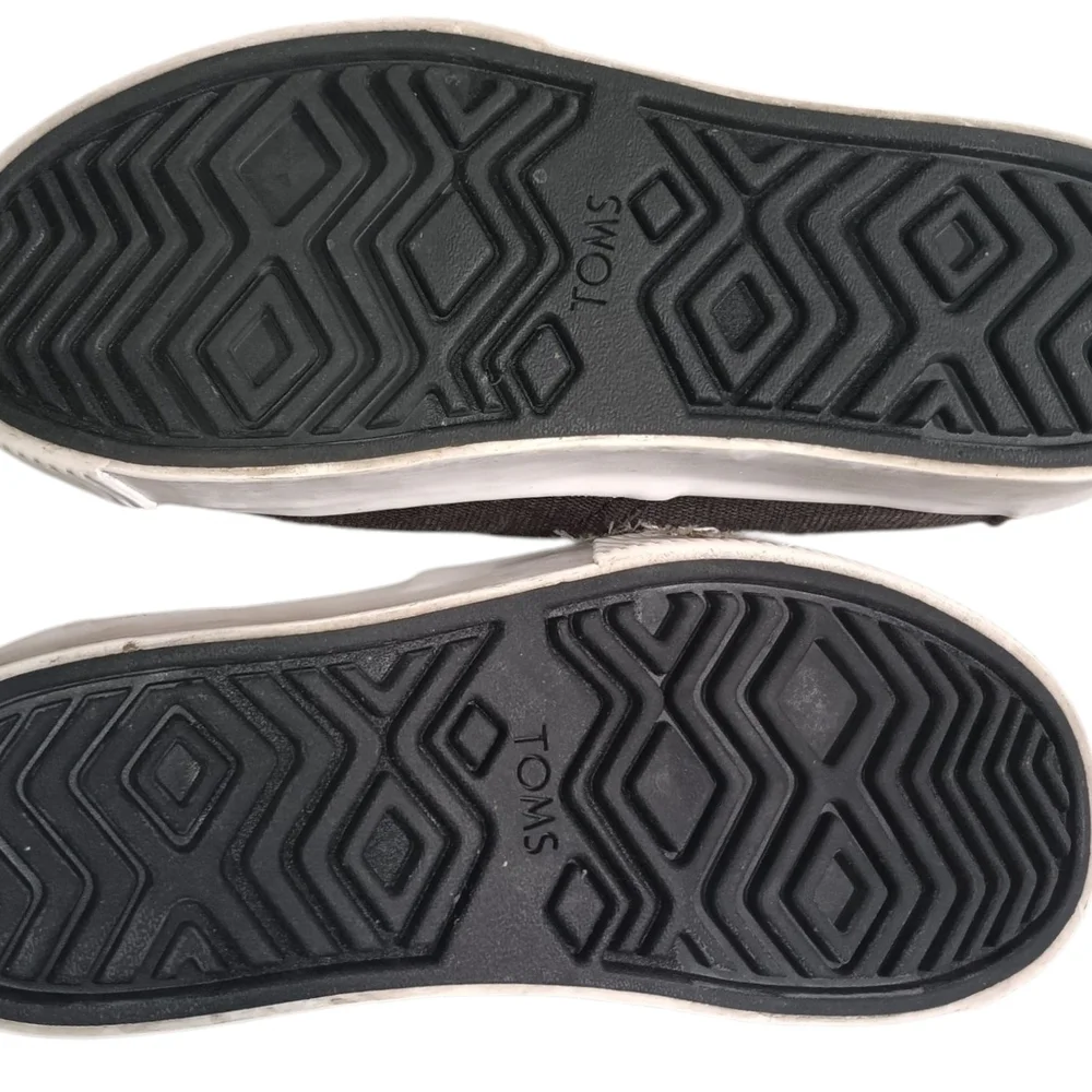 Toms sole sleek them