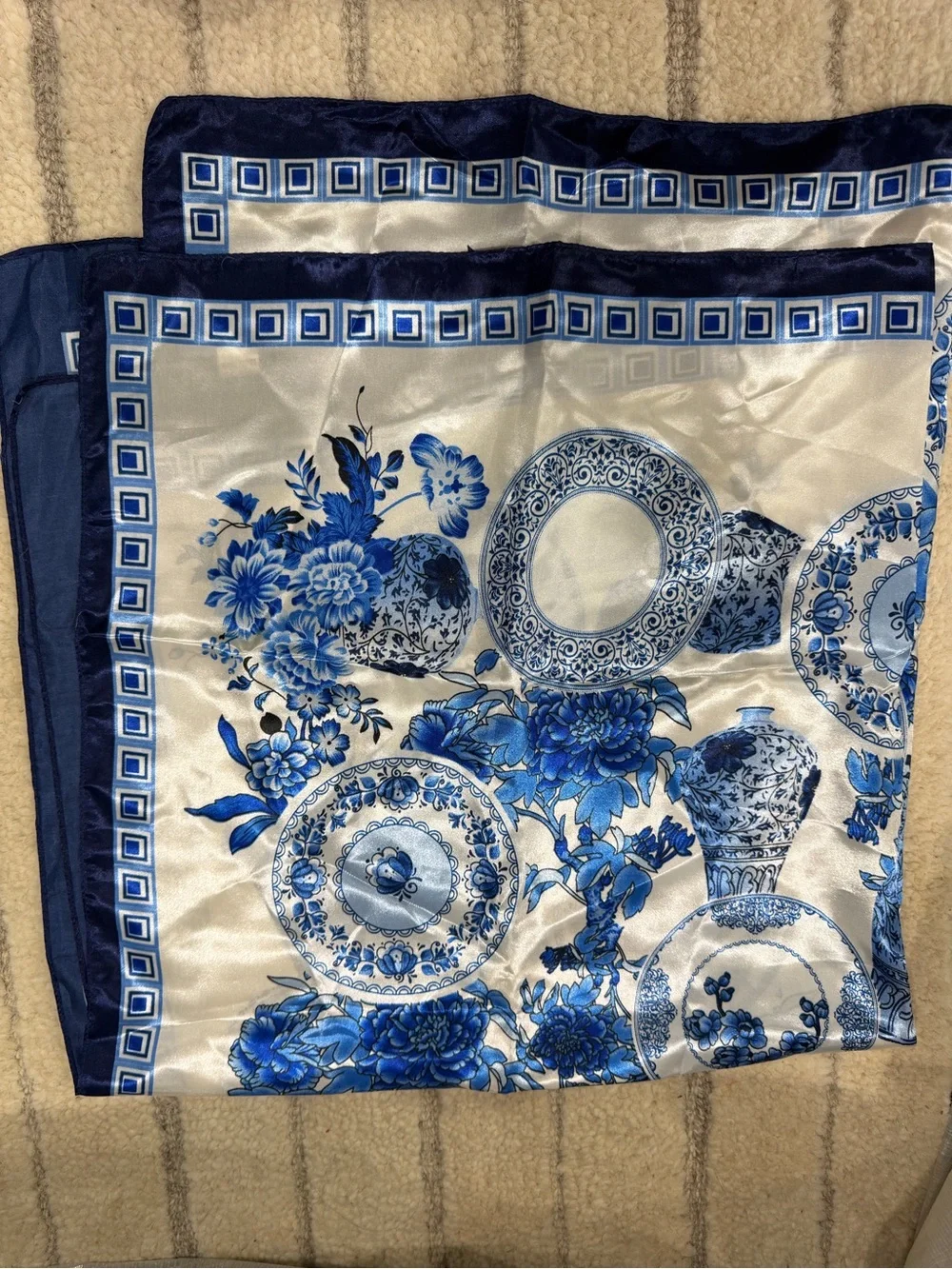 Blue and White Floral Silk-Feel Table Runner - Elegant Dining Accent