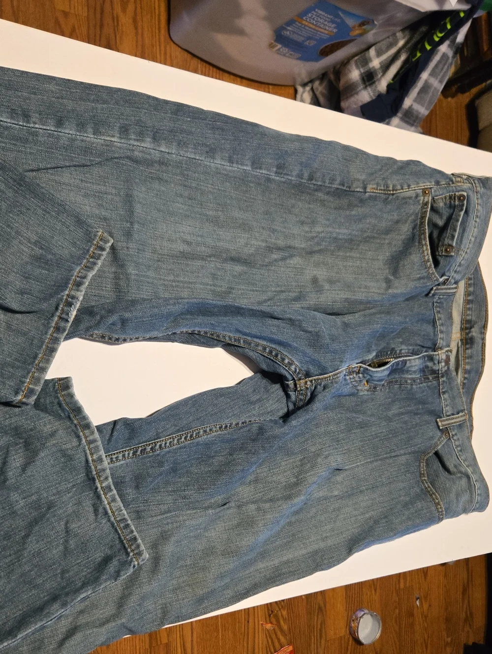 Levi's Men's Relaxed Light Blue Denim Jeans with Red Tab