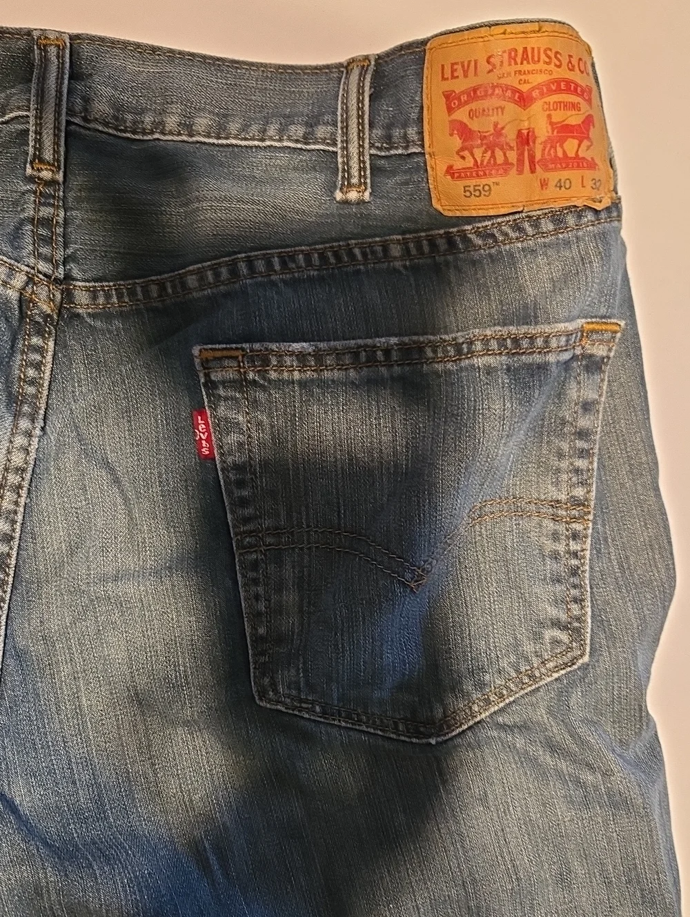 Levi's Men's Relaxed Light Blue Denim Jeans with Red Tab