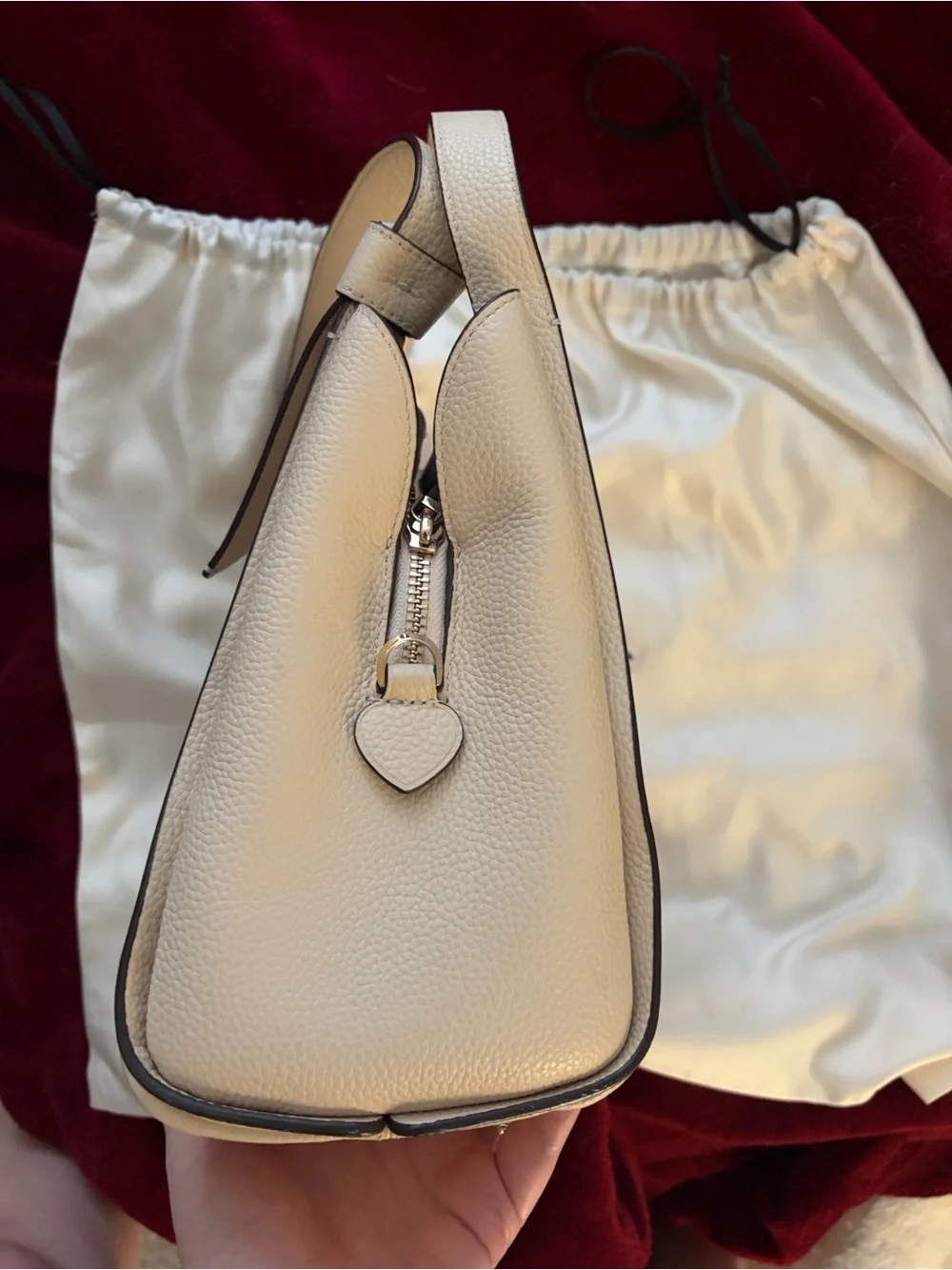 kate spade shoulder has spade