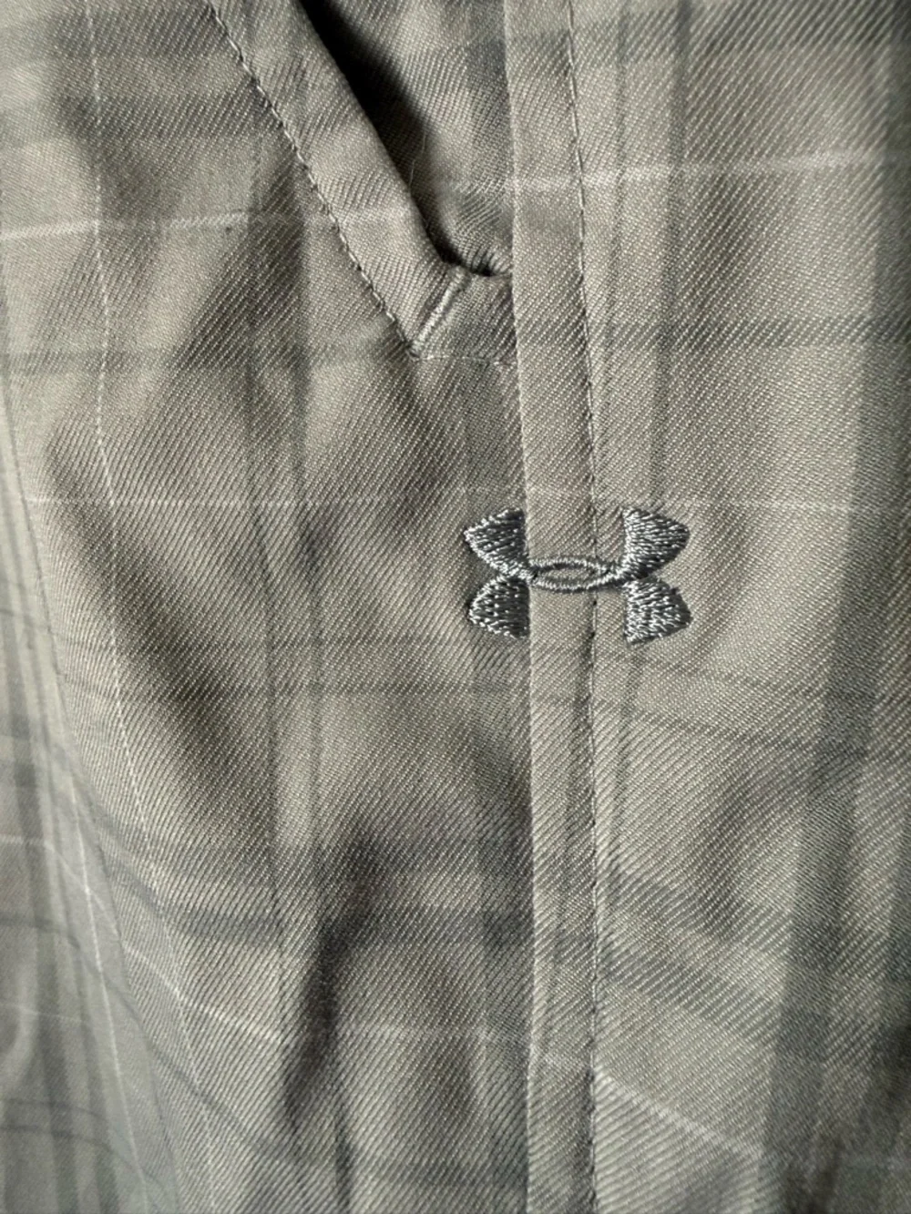 Under Armour Men’s 34” Gray Plaid Performance Golf Shorts