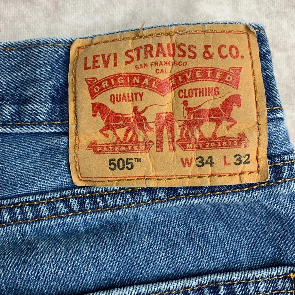 Levis measurements waist