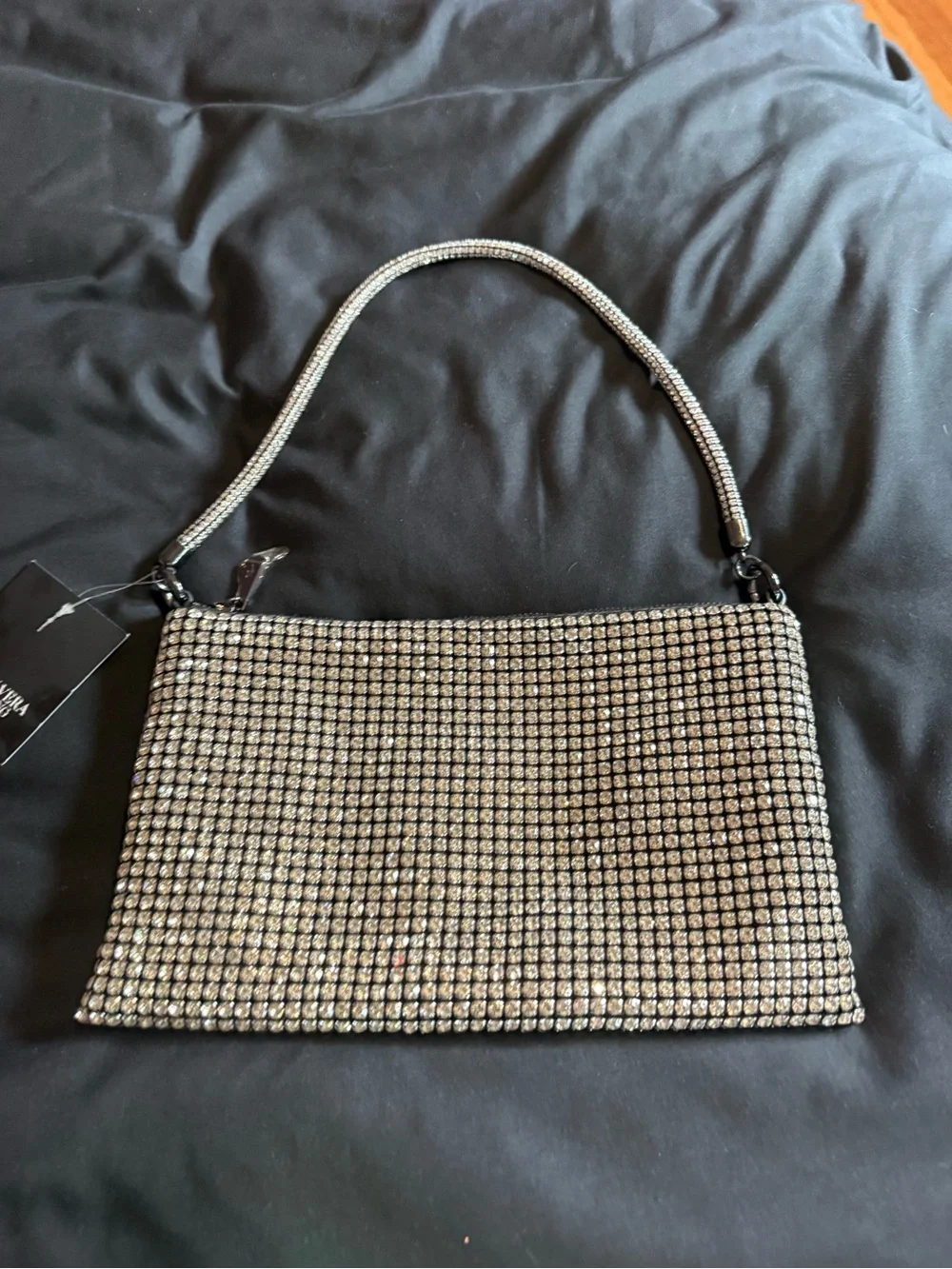 Simply Vera Vera Wang contents carry glamorous