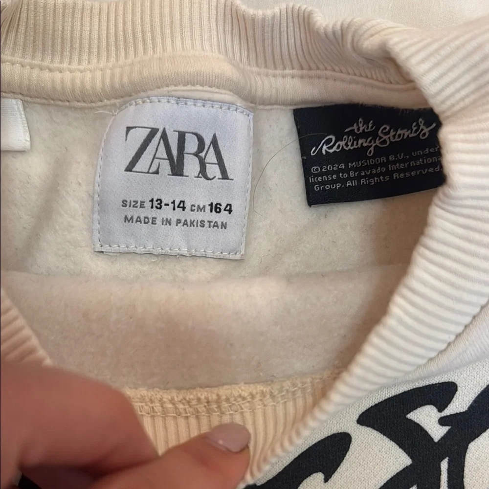 Zara sweatshirt rolling