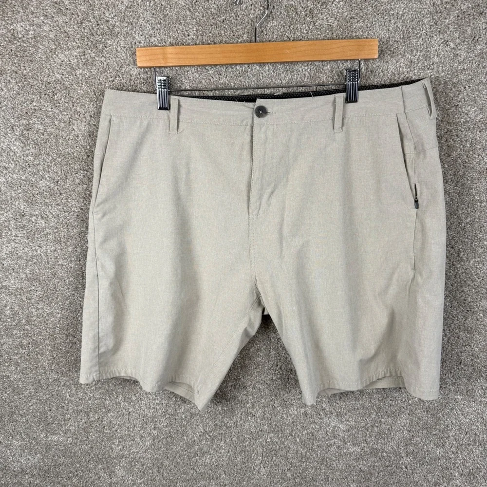 Vuori aim shorts