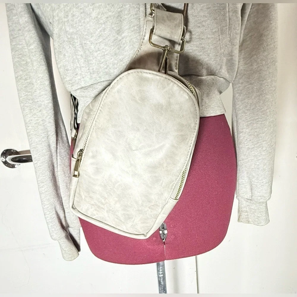 Source Unknown stylish crossbody