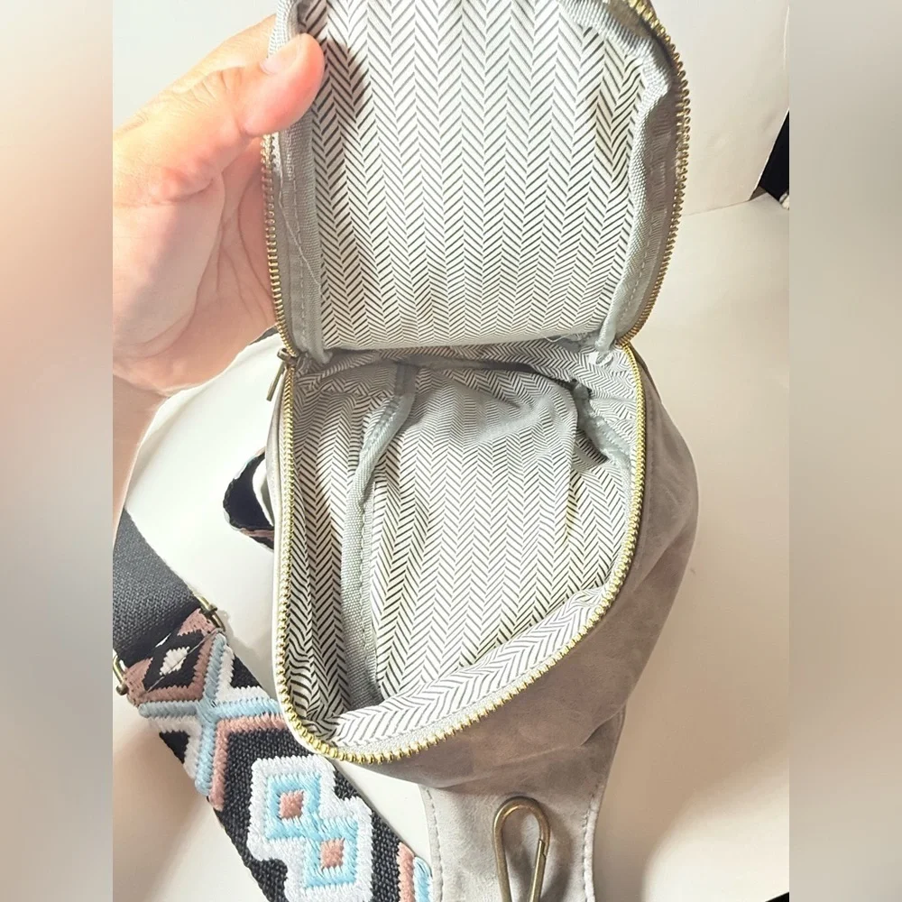 Source Unknown stylish crossbody