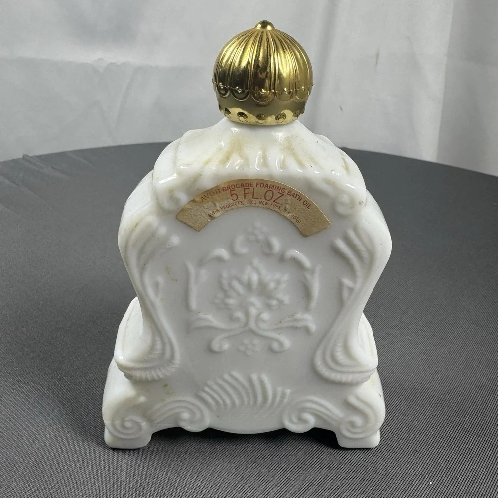Vintage AVON Brocade White Milk Glass Mantel Clock Foaming Bath‎ Oil 5 oz
