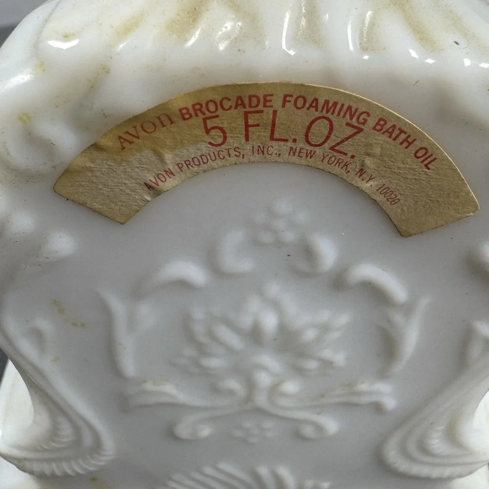Vintage AVON Brocade White Milk Glass Mantel Clock Foaming Bath‎ Oil 5 oz