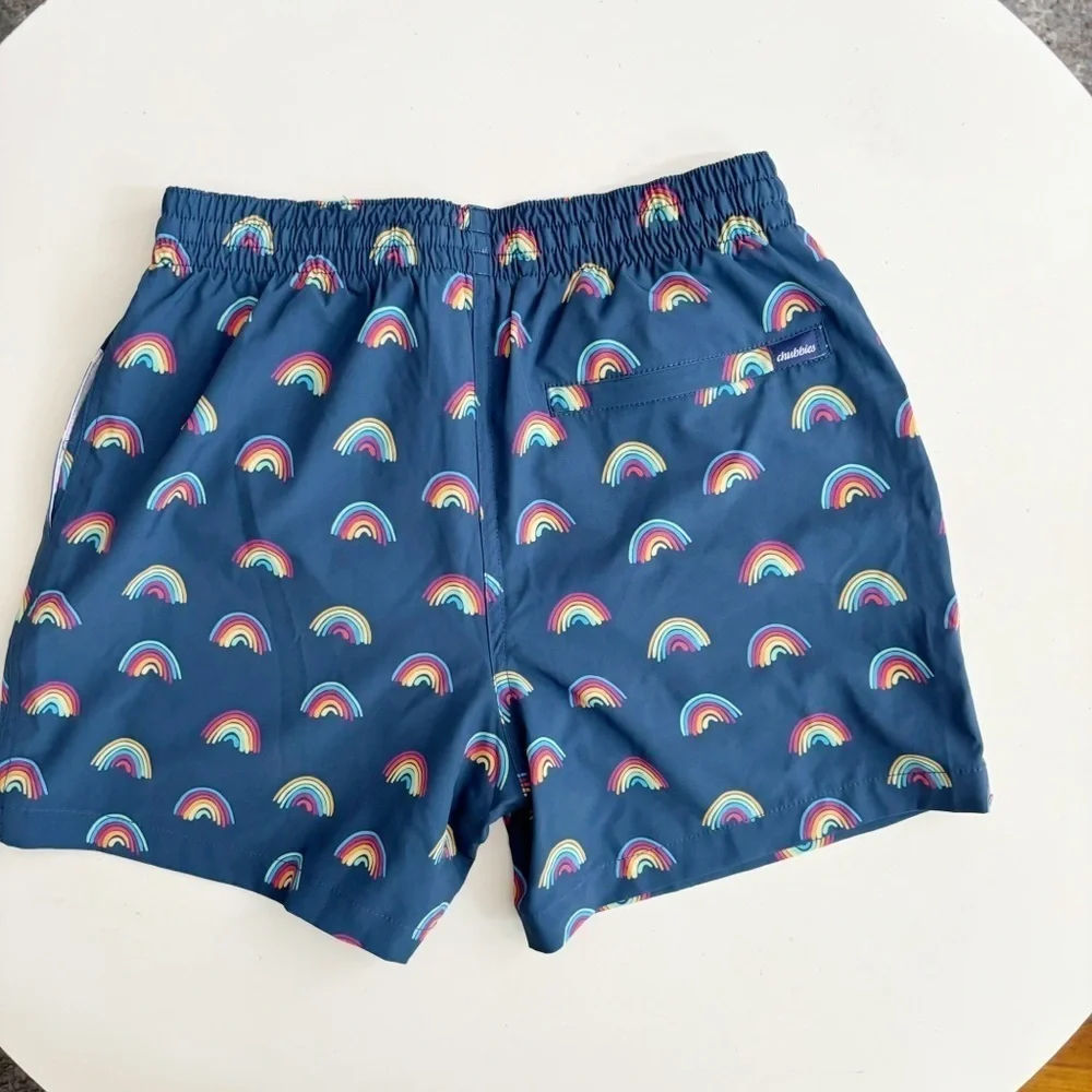 Chubbies Men’s 5.5” The Rainbow Roads Swim Trunk Size Small Blue NWOT