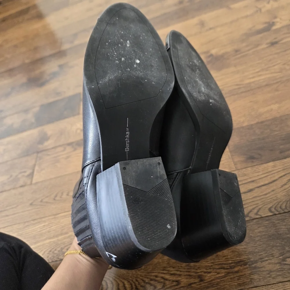 Bershka Black Ankle Booties with Elastic Detail And Metallic Trim Accent  37/ 7