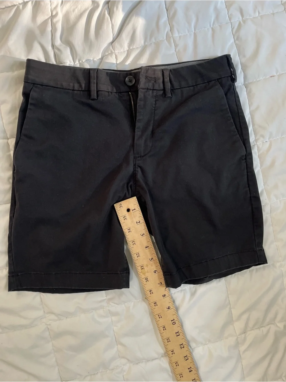 Express Men's Black Flat-Front Shorts size 28