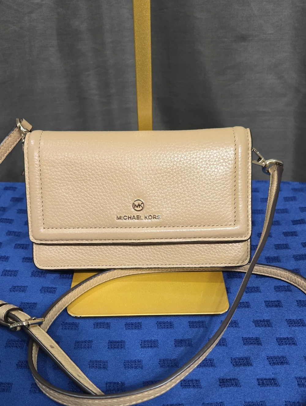 Michael Kors Pebbled Leather Jet Set Crossbody in Beige