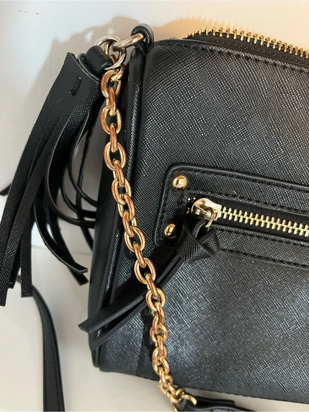 attention compact black