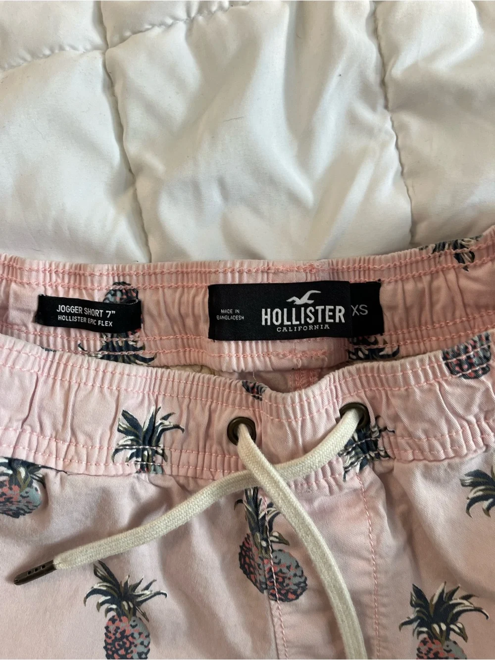 Hollister men’s Light Pink Pineapple Print Swim Shorts sz xs