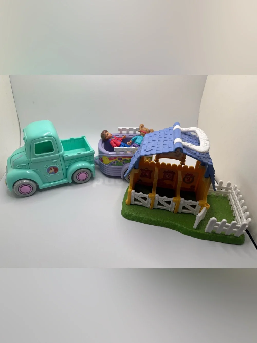Fisher-Price animals no stable
