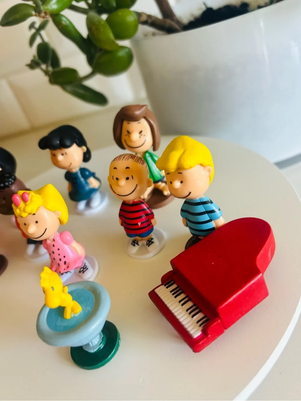 Peanuts figure set