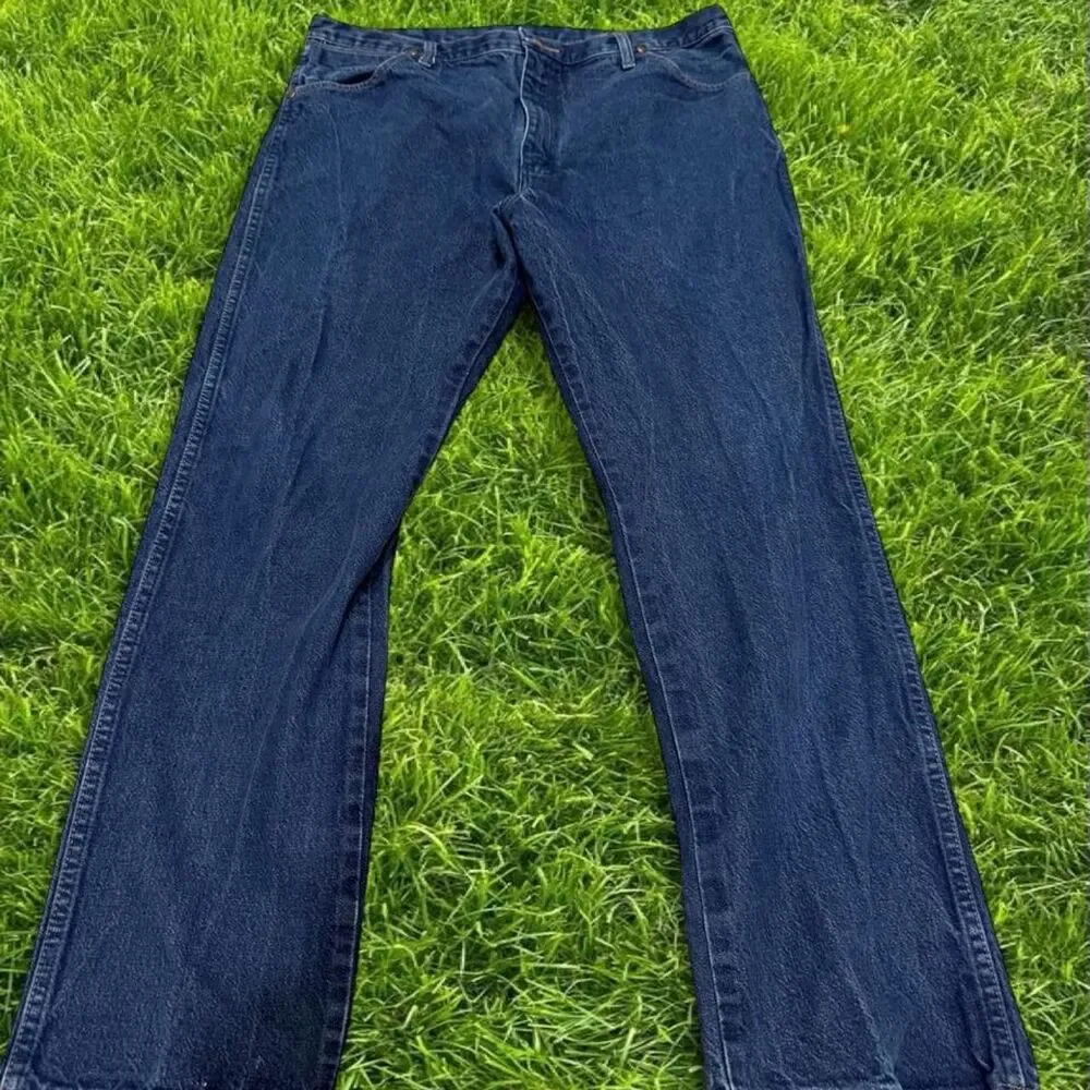 Wrangler Men's Blue and Navy Jeans