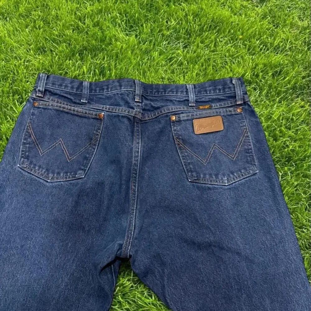 Wrangler Men's Blue and Navy Jeans