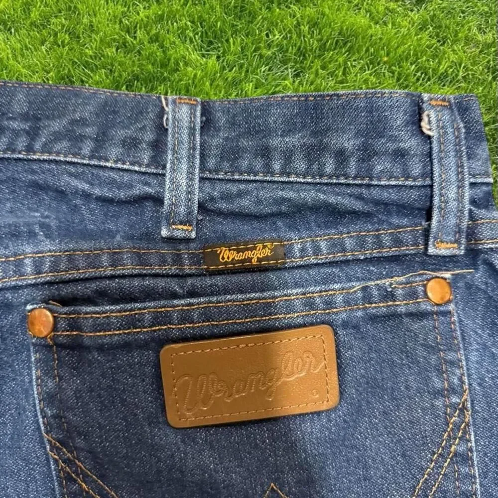 Wrangler Men's Blue and Navy Jeans