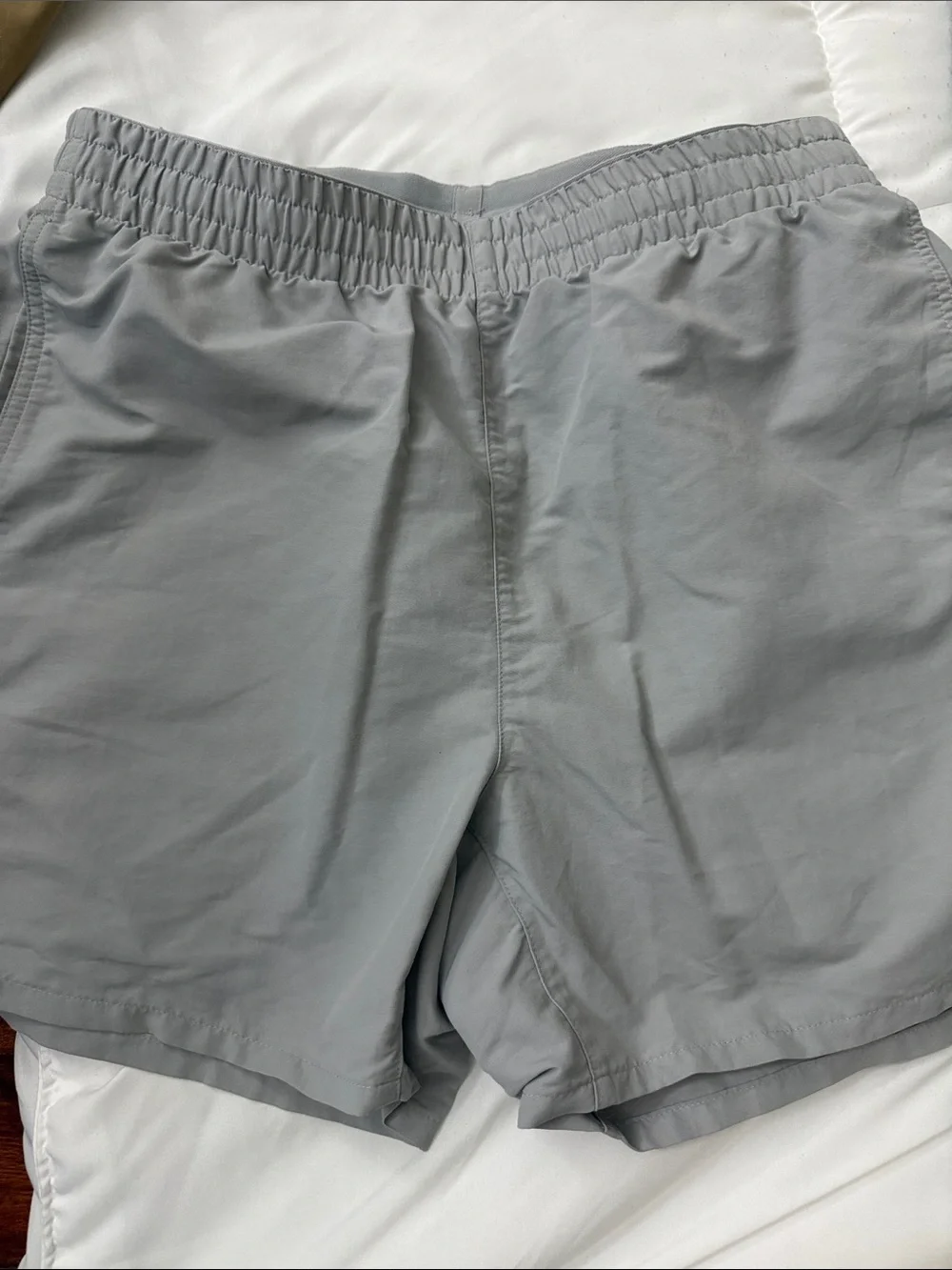 Uniqlo Men's Light Gray Athletic Elastic-Waist Shorts