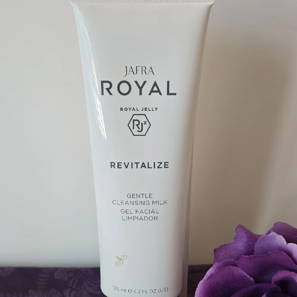 JAFRA Royal Revitalize Gentle Cleansing Milk 4.2 oz – Hydrating Cleanser – NWT