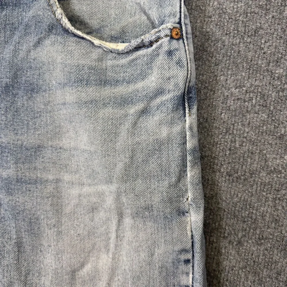 Vintage Levi's 550 Men's Jeans 38x32(36x31) Light Wash Denim Distressed Tapered