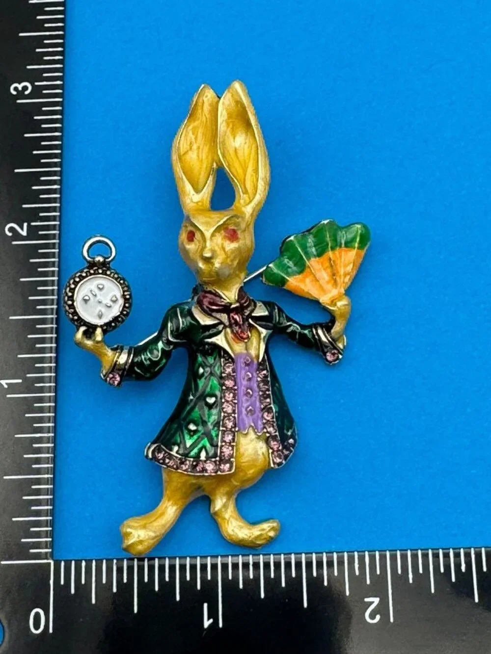 N/A rabbit figure