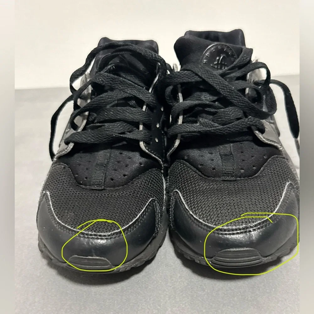 Nike Air Huarache Triple Black Sneakers | Size 5y