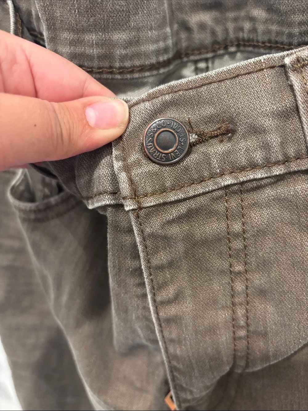 Levis slim straight