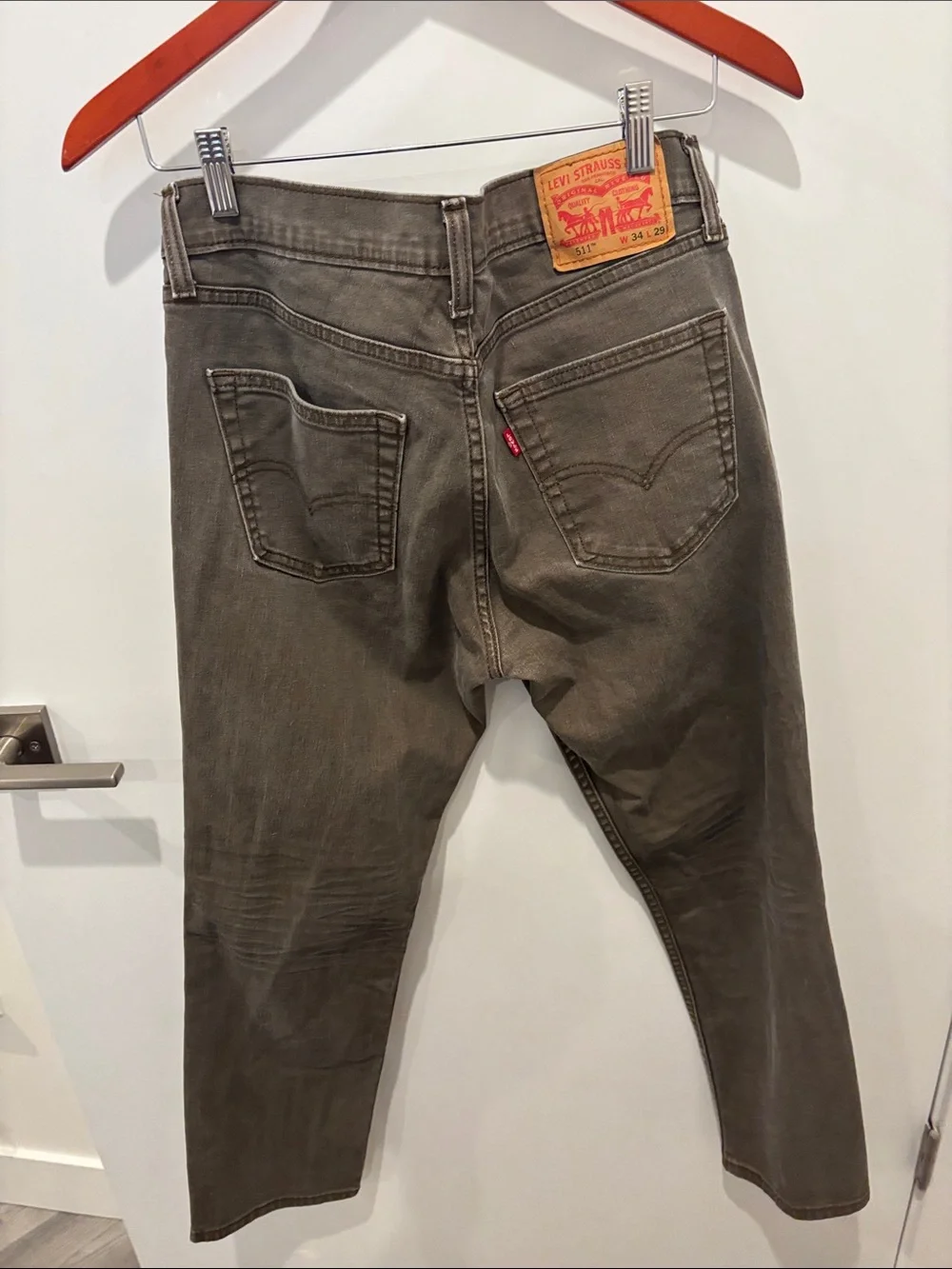 Levis slim straight