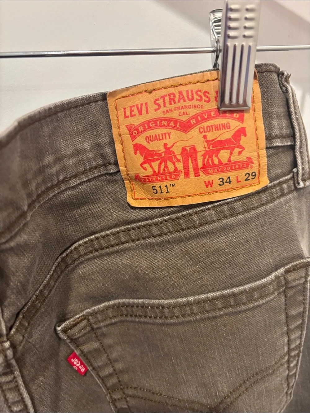 Levis slim straight