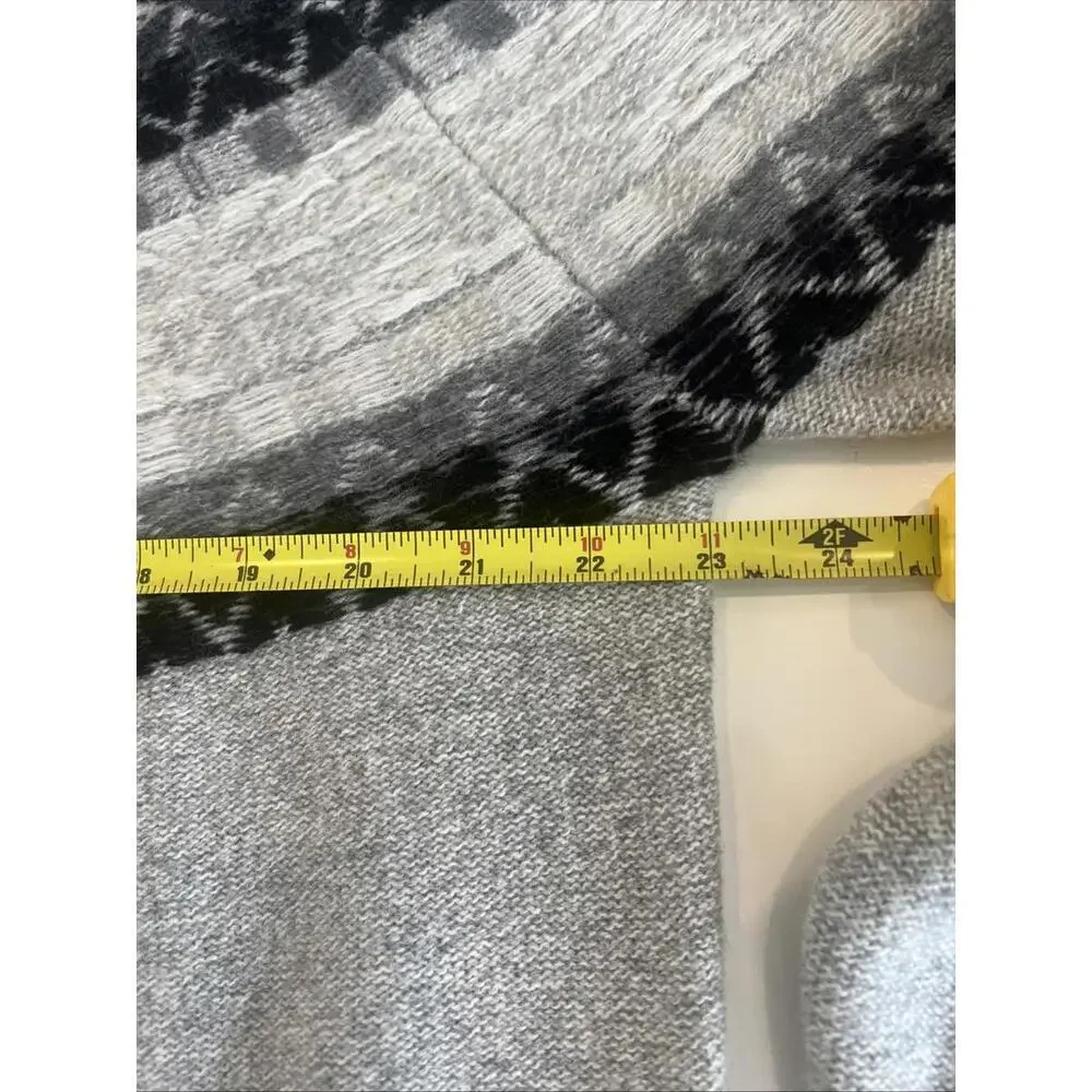 $789 officiate generale Manila Wool Sweater Size Large