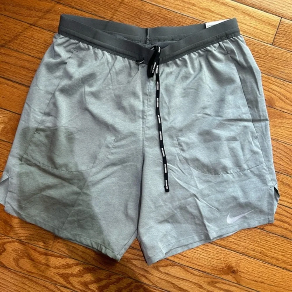 Nike men’s running shorts drifit gray lined pockets size small NWT‎