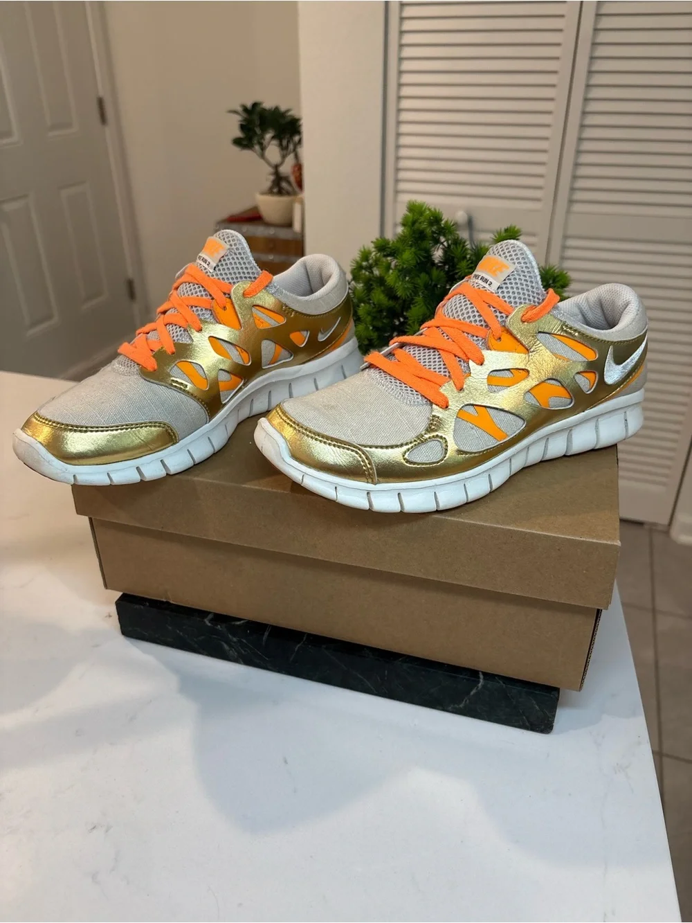 Nike Free Run 2 Gold Chrome Rare Running Shoes , Women’s size 8.5