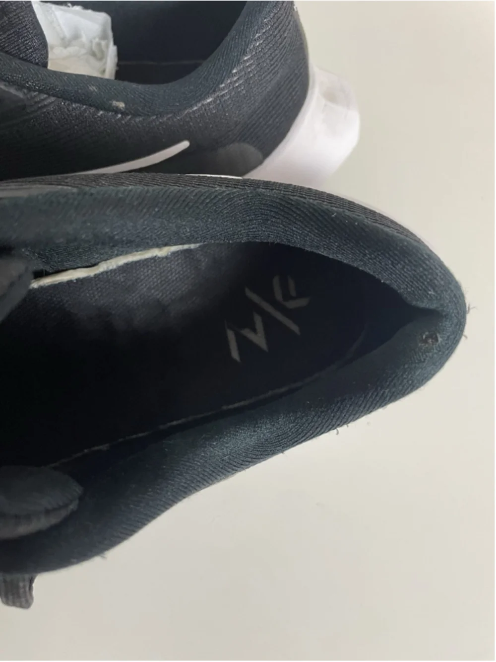 Nike wear flaws box