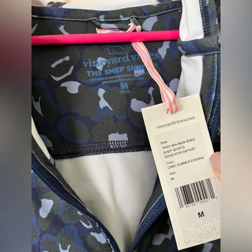 NWT, Camo 1/4 zip Vineyard Vine shep shirt with hood