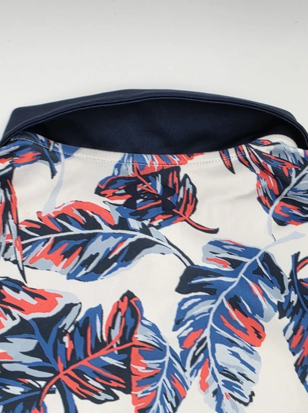 Under Armour boys' print performance polo size L