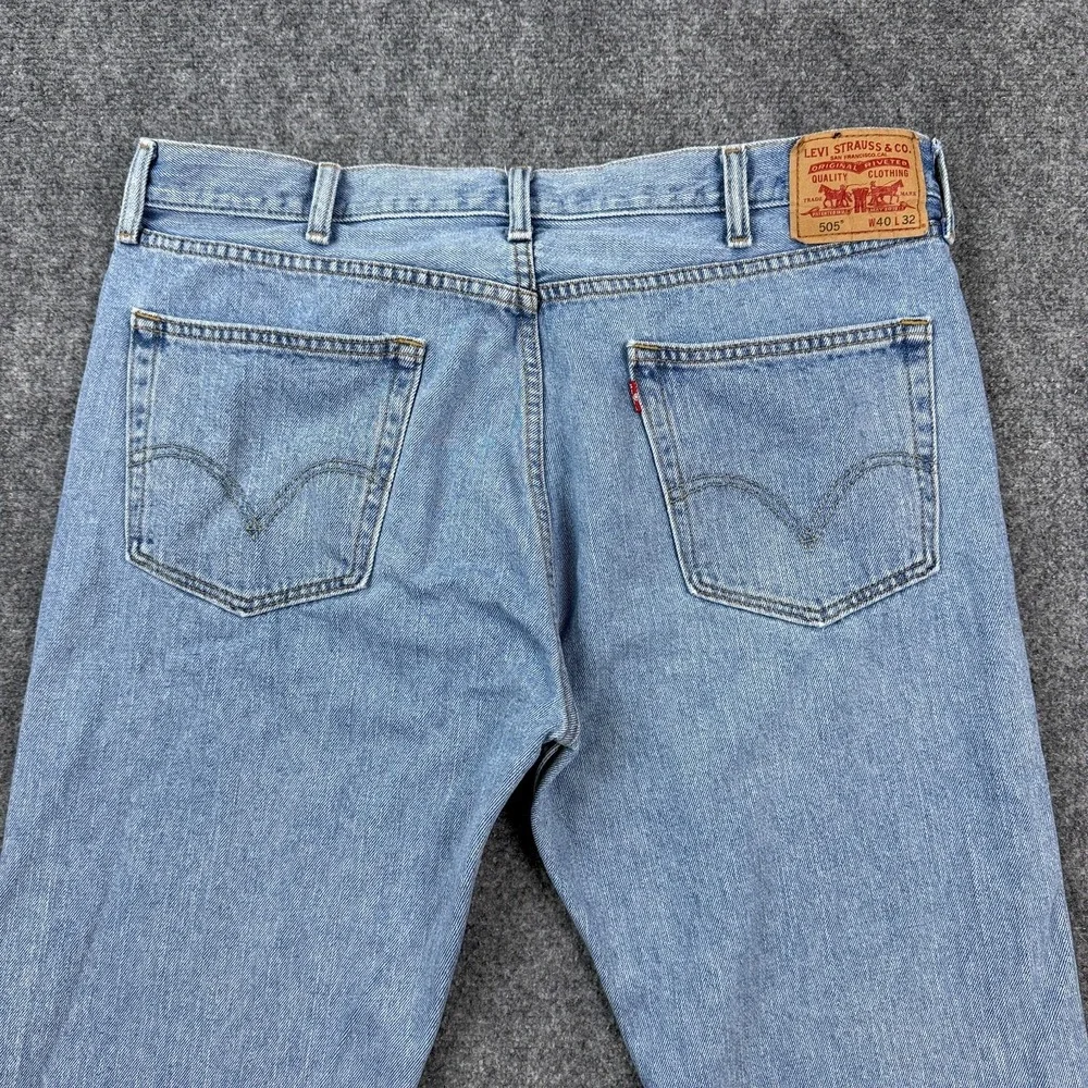 Levis 505 Straight Fit Jeans Mens 40x32 Light Wash Blue Denim Cotton Classic
