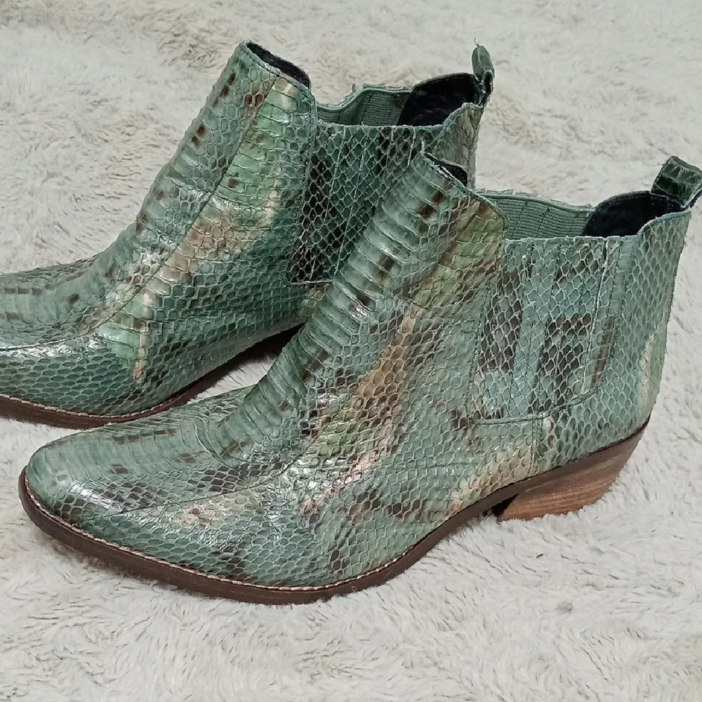 Vince Camuto reposhing this