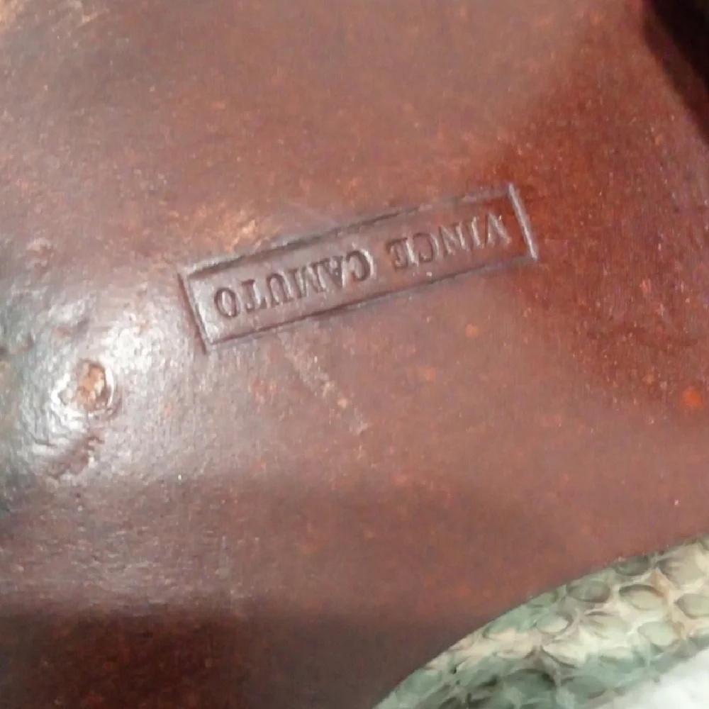 Vince Camuto reposhing this