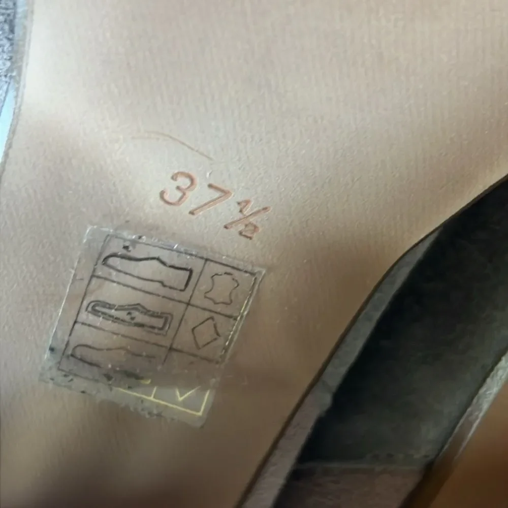Free People heel closures
